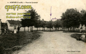 Achères La Forêt (Seine-et-Marne) - Place du Carrefour