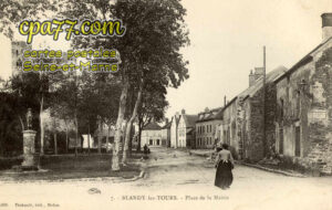 Blandy Les Tours (Seine-et-Marne) - Place de la Mairie