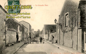 Blandy Les Tours (Seine-et-Marne) - La Grande Rue