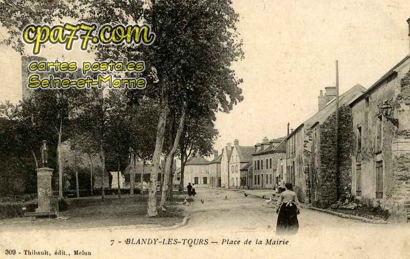 Blandy Les Tours (Seine-et-Marne) - Place de la Mairie