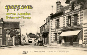 Bois Le Roi (Seine-et-Marne) - Place de la République