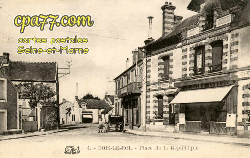 Bois Le Roi (Seine-et-Marne) - Place de la République