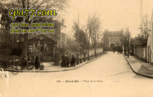 Bois Le Roi (Seine-et-Marne) - Place de la Gare (en l&rsquo;état)