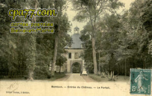 Bombon (Seine-et-Marne) - L&rsquo;Entrée du Château – Le Portail