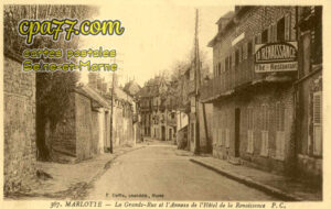 Bourron Marlotte (Seine-et-Marne) - La Grande-Rue et l&rsquo;Annexe de l&rsquo;Hôtel de la Renaissance