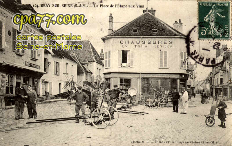Bray Sur Seine (Seine-et-Marne) - La Place de l&rsquo;Etape aux Vins
