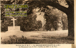 La Brosse Montceaux (Seine-et-Marne) - Noviciat des O.M.I. – La Brosse-Montceaux (S.-et-M.) – Le Monument aux O.M.I. fusillés en 1944 vu du parc