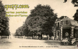 La Brosse Montceaux (Seine-et-Marne) - Avenue du château