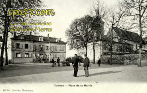 Cannes Écluse (Seine-et-Marne) - Place de la Mairie