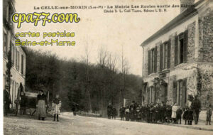 La Celle Sur Morin (Seine-et-Marne) - La Mairie – Les Ecoles, sortie des élèves