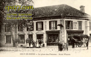Cély En Bière (Seine-et-Marne) - La Place des Platanes – Hôtel Plumet