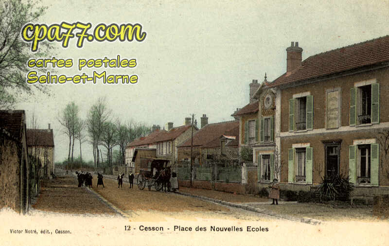 Cesson (Seine-et-Marne) - Place des Nouvelles Ecoles