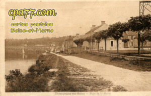 Champagne Sur Seine (Seine-et-Marne) - Place de la Mairie