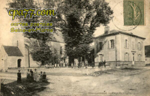 Champcenest (Seine-et-Marne) - Place de l&rsquo;Eglise