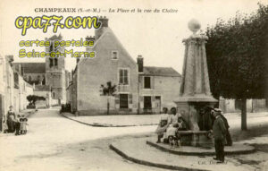 Champeaux (Seine-et-Marne) - La Place et la Rue du Cloître