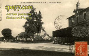 Les Chapelles Bourbon (Seine-et-Marne) - Place de la Mairie