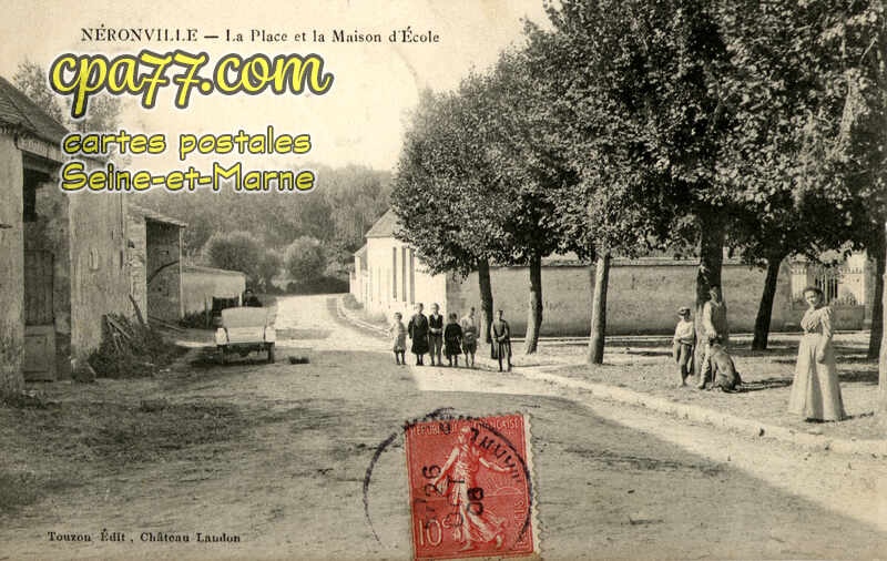 Château Landon (Seine-et-Marne) - Néronville – La Place et la Maison d&rsquo;Ecole