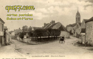 Le Châtelet En Brie (Seine-et-Marne) - Place de la Fontaine