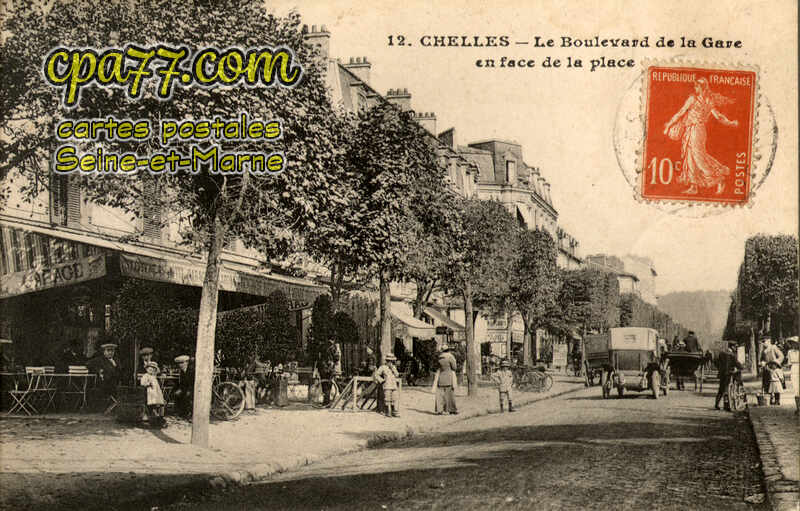 Chelles (Seine-et-Marne) - Le Boulevard de la Gare en face de la place