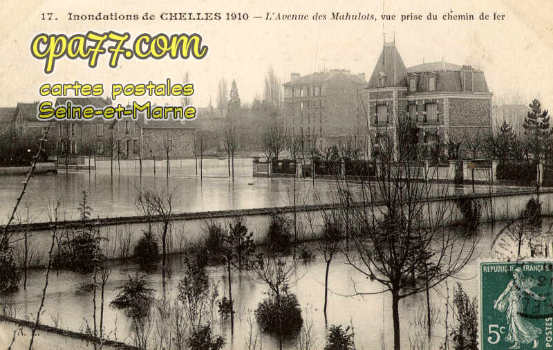 Chelles (Seine-et-Marne) - Inondations de Chelles 1910 – L&rsquo;Avenue des Mahulots, vue prise du chemin de fer