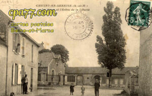 Chevry En Sereine (Seine-et-Marne) - La Place de l&rsquo;Arbre de la Liberté