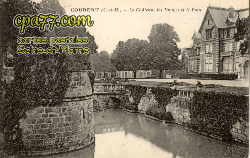 Coubert (Seine-et-Marne) - Le Château, les Douves et le Pont
