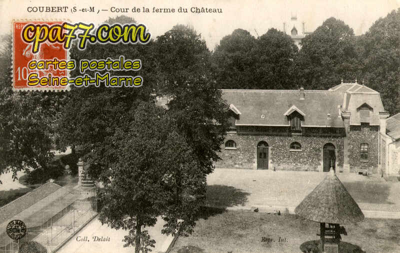Coubert (Seine-et-Marne) - Cour de la Ferme du Château