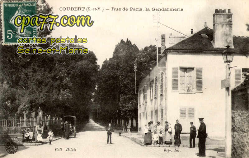 Coubert (Seine-et-Marne) - Rue de Paris, la Gendarmerie