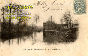 Coulommiers (Seine-et-Marne) - Lavoir sur le Grand Morin (en l&rsquo;état)