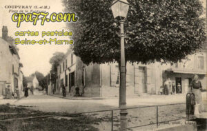Coupvray (Seine-et-Marne) - Place de la Fontaine – Rue St-Denis