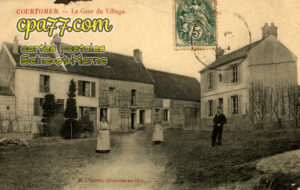 Courtomer (Seine-et-Marne) - La Cour du Village