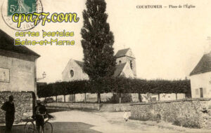 Courtomer (Seine-et-Marne) - Place de l&rsquo;Eglise