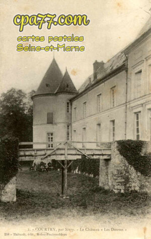 Sivry Courtry (Seine-et-Marne) - Le Château  » Les Douves « 