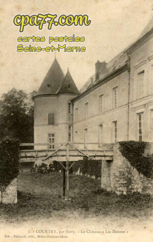 Sivry Courtry (Seine-et-Marne) - Le Château  » Les Douves « 
