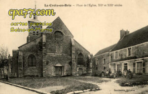 La Croix En Brie (Seine-et-Marne) - Place de l&rsquo;Eglise, XIIe et XIIIe siècles