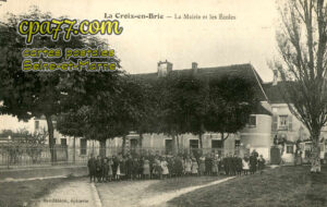 La Croix En Brie (Seine-et-Marne) - La Mairie et les Ecoles