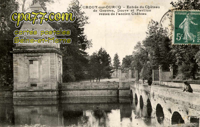Crouy Sur Ourcq (Seine-et-Marne) - Entrée du Château de Gesvres, Douve et Pavillon restes de l&rsquo;ancien Château