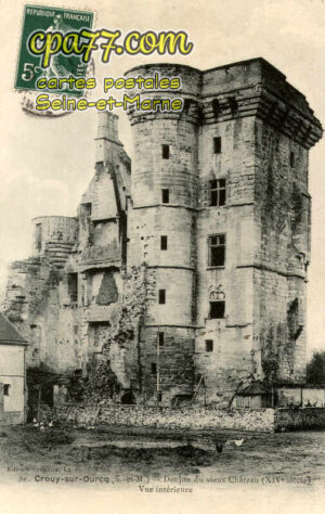 Crouy Sur Ourcq (Seine-et-Marne) - Donjon du vieux Château – Vue intérieure