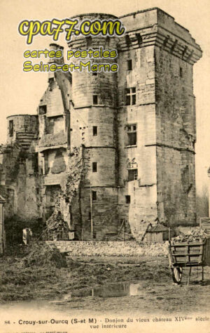 Crouy Sur Ourcq (Seine-et-Marne) - Donjon du Vieux Château XIV°siècle, vue intérieure