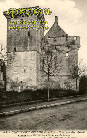Crouy Sur Ourcq (Seine-et-Marne) - Donjon du Vieux-Château (XIV°siècle), vue extérieure