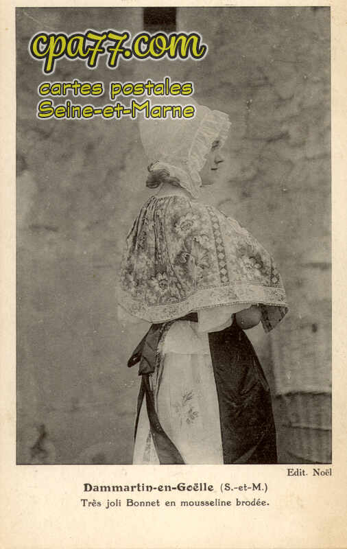Dammartin En Goêle (Seine-et-Marne) - Très joli Bonnet en mousseline brodée.