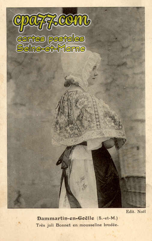 Dammartin En Goêle (Seine-et-Marne) - Très joli Bonnet en mousseline brodée.