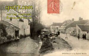 Donnemarie Dontilly (Seine-et-Marne) - La Rue du Moulin