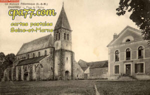 Donnemarie Dontilly (Seine-et-Marne) - Place de l&rsquo;Eglise