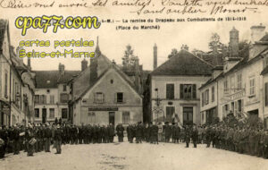 Donnemarie Dontilly (Seine-et-Marne) - La Remise du Drapeau aux Combattants de 1914-1918 (Place du Marché)