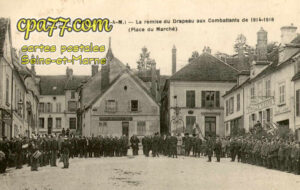 Donnemarie Dontilly (Seine-et-Marne) - Donnemarie-en-Montois – La remise du Drapeu aux Combattants de 1914-1918 (Place du Marché)
