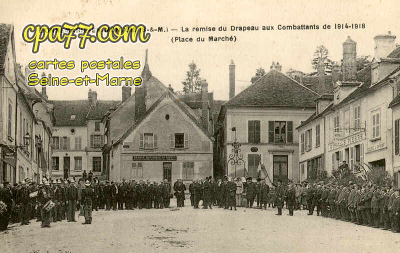 Donnemarie Dontilly (Seine-et-Marne) - Donnemarie-en-Montois – La remise du Drapeu aux Combattants de 1914-1918 (Place du Marché)