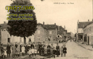 Doue (Seine-et-Marne) - La Place
