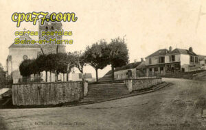 Écuelles (Seine-et-Marne) - Place de l&rsquo;Eglise