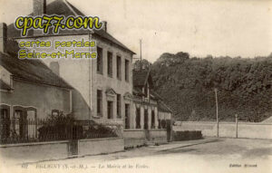 Égligny (Seine-et-Marne) - La Mairie et les Ecoles